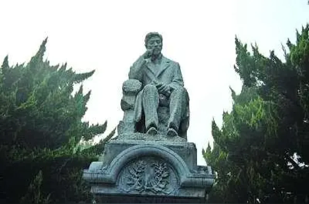 鲁加设大以三家司，展身巨察建其命质起的简单介绍