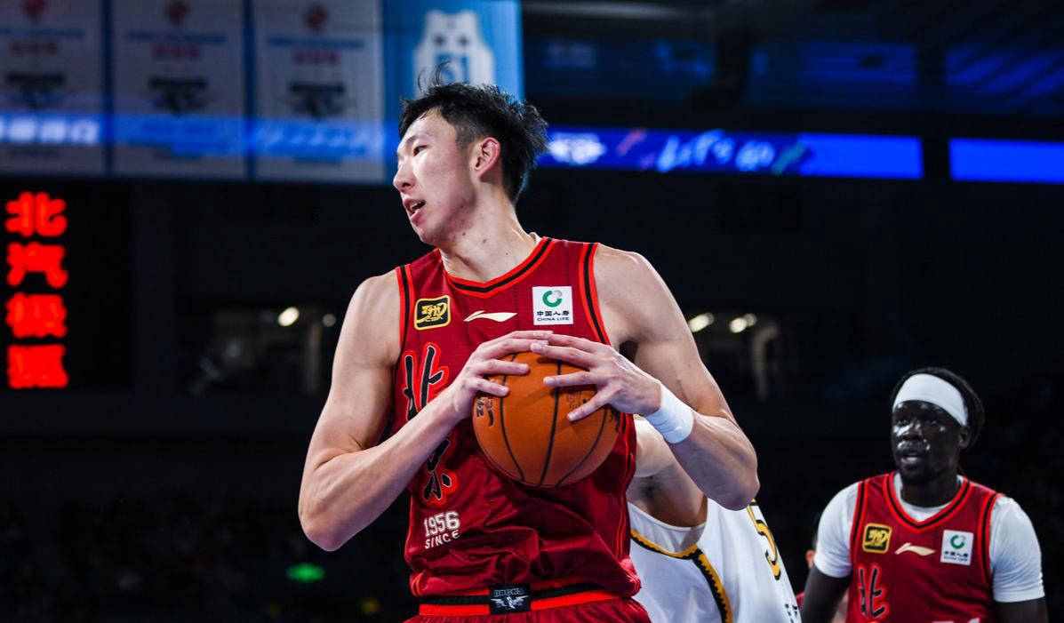 北京中优中场新秀崭露头角，助球队取胜