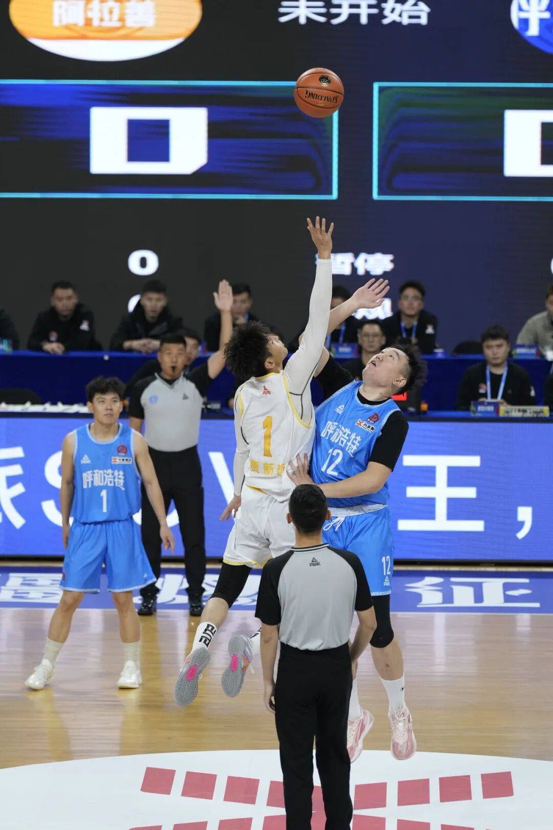篮球联赛再掀风潮，球员实力逐渐提升