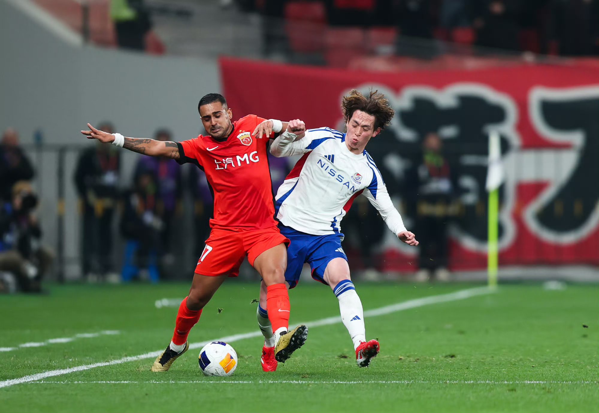 紧张角逐！球队争夺胜利领先一筹