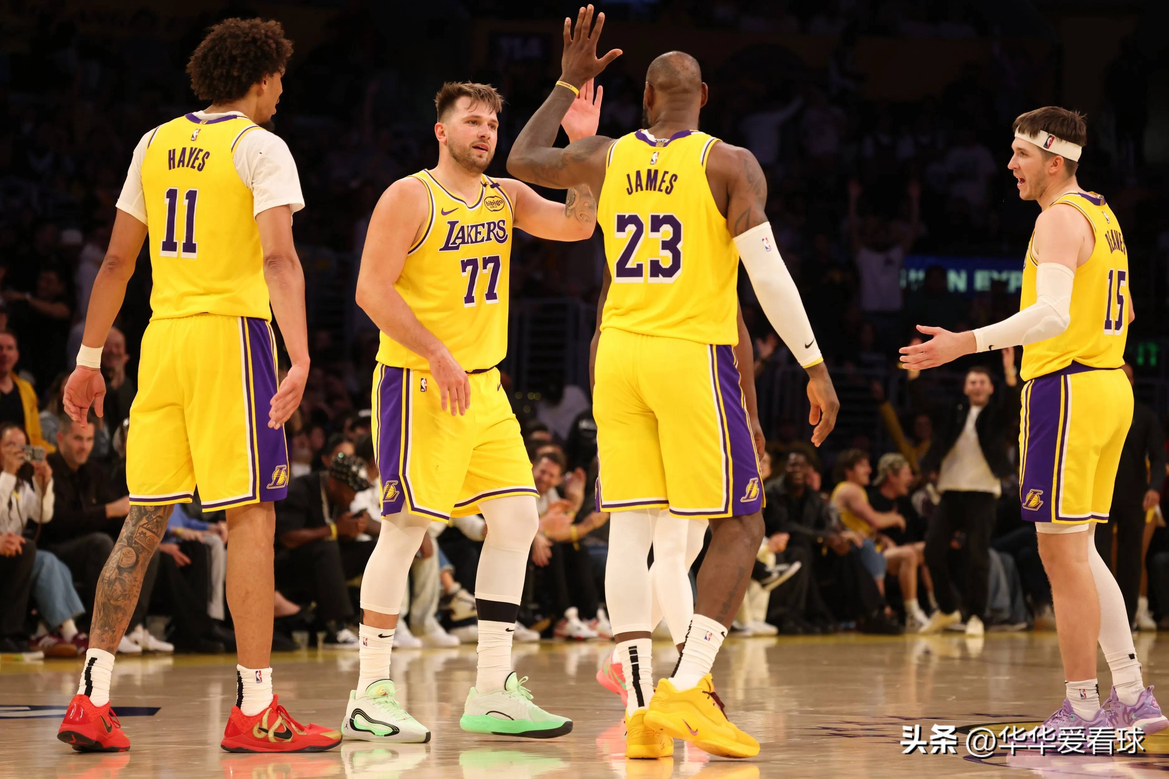 NBA常规赛战况:湖人队逆转太阳队获胜 NBA常规赛战况:湖人队逆转太阳队获胜