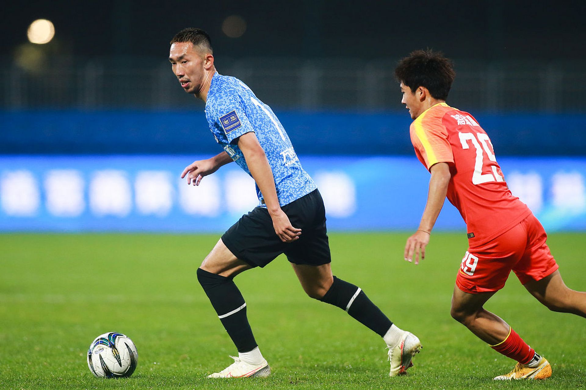 大连一方主场被武汉卓尔逆转，遭遇低迷