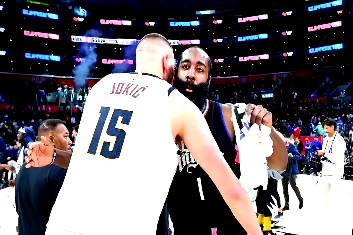 包含快船队客场战胜开拓者，球队重拾信心备战下一场比赛的词条