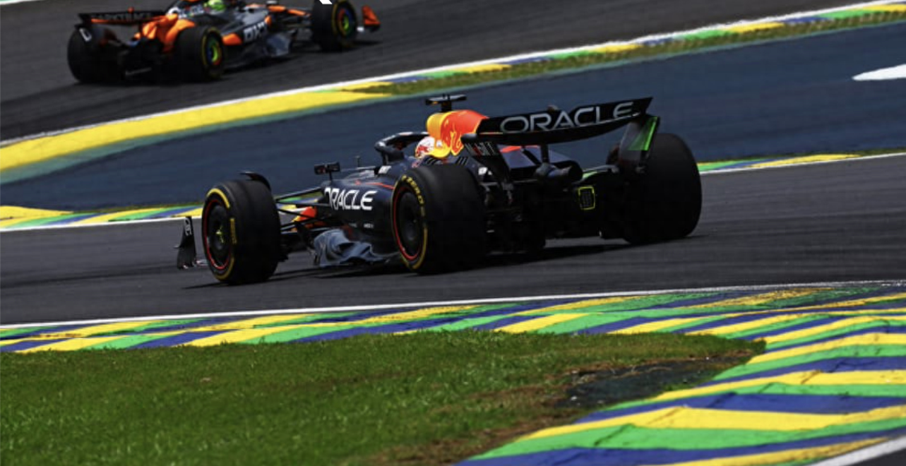 开云官网-关于迈凯伦鏖战红牛车队，塞恩斯关键制胜的信息