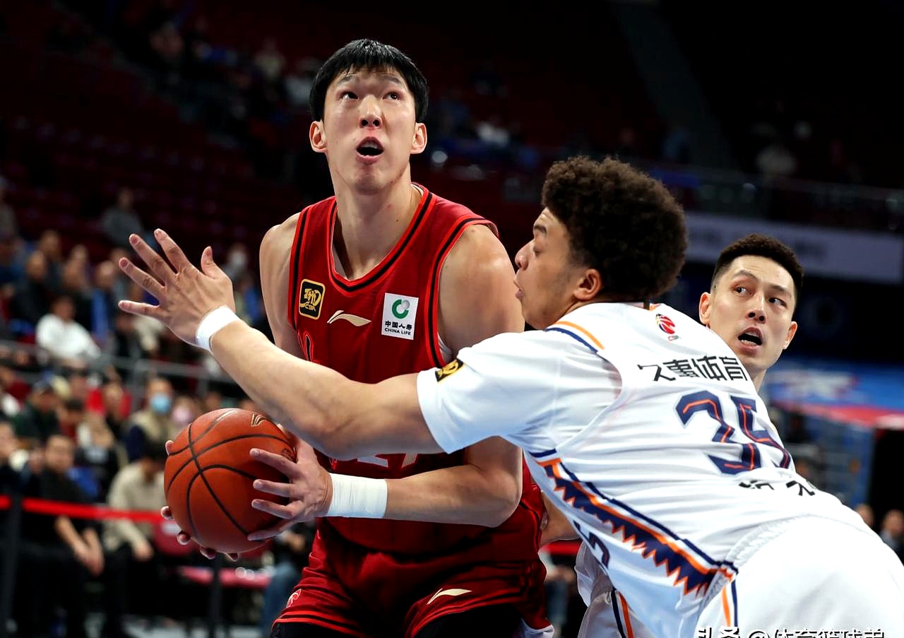 雄鹿碾压山东队,周琦带队取胜 雄鹿碾压山东队,周琦带队取胜