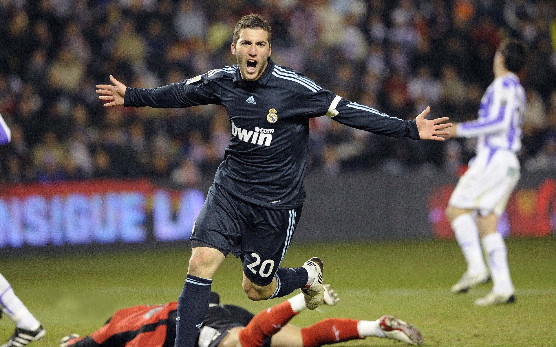 绝杀!乌拉圭补时逆袭,加克波一锤定音成关键先生