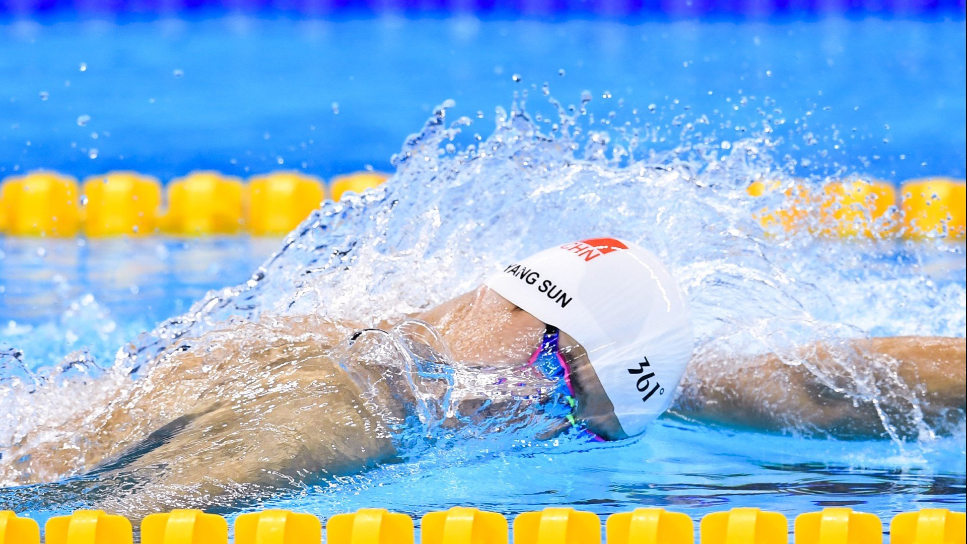 当蓝黑军团碾过枪手，本泽马的烈火，映照了怎样的欧洲足坛新秩序？